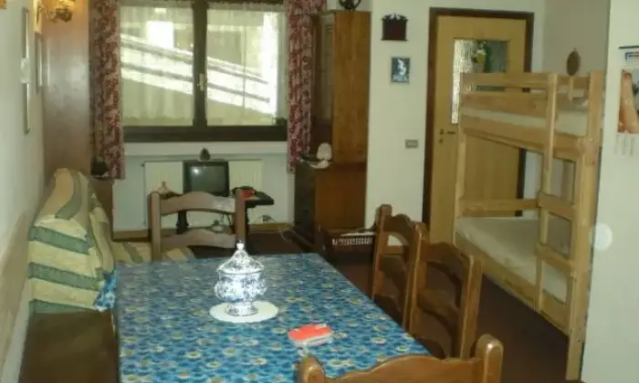 Rexer-Sauze-di-Cesana-Monolocale-a-sestriere-TAVOLA-PRANZO