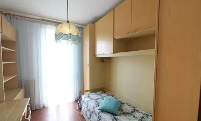Rexer-Roma-Stanza-singola-arredata-affittasi-CAMERA-DA-LETTO