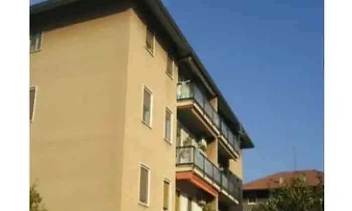 Rexer-Pavia-Privato-affitta-box-zona-viale-Cremona-libero-subito-GARAGE
