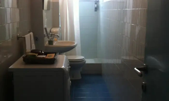 Rexer-Roma-Room-whit-bathroomuso-cucina-BAGNO