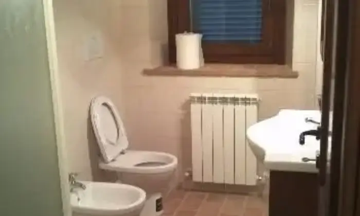 Rexer-Gualdo-Cattaneo-Monolocale-ristrutturato-e-arredato-BAGNO