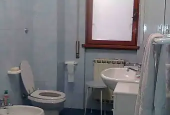 Rexer-Roma-Affitto-ampia-doppia-a-studentesse-zona-Tiburtina-BAGNO