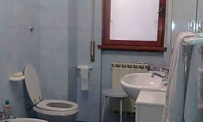 Rexer-Roma-Affitto-ampia-doppia-a-studentesse-zona-Tiburtina-BAGNO