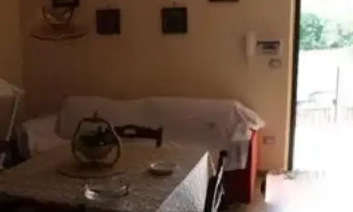 Rexer-Fiuggi-Affitto-di-trilocale-in-via-colle-michelangelo-Fiuggi-mese-SALONE-E-CUCINA