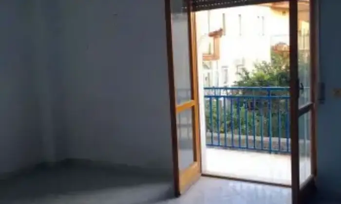 Rexer-Napoli-Affitto-di-trilocale-in-via-comunale-toscanella-trav-ChiaianoZona-Ospedaliera-Napoli-CAMERA-DA-LETTO