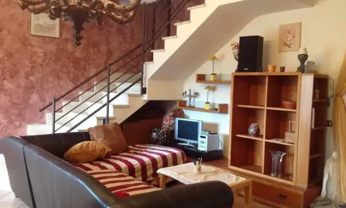 Rexer-Roma-Stanza-grande-con-balcone-SALONE