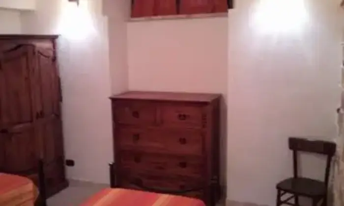 Rexer-Sora-Bilocale-finemente-ristrutturato-CAMERA-DA-LETTO