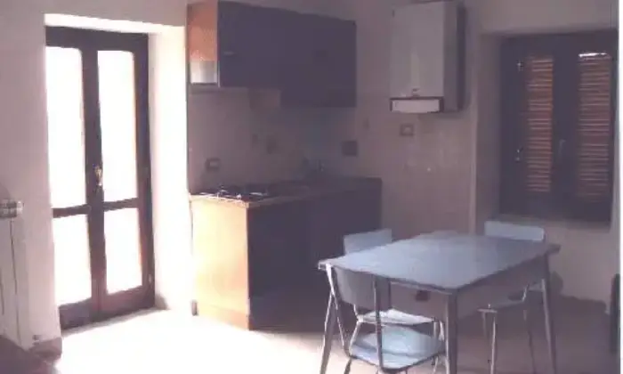Rexer-Assisi-Bilocale-in-casale-ristrutturato-CUCINA