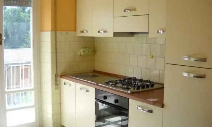 Rexer-Perugia-Luminoso-trilocale-arredato-CUCINA