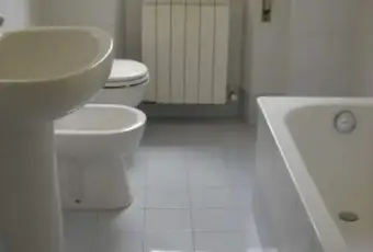 Rexer-Perugia-Luminoso-trilocale-arredato-BAGNO