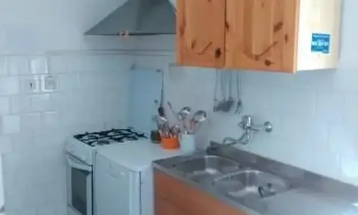 Rexer-Perugia-Ampia-stanza-per-studentessa-CUCINA