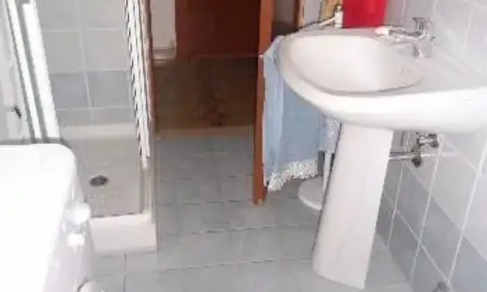 Rexer-Perugia-Ampia-stanza-per-studentessa-BAGNO