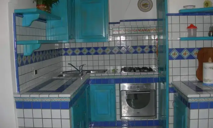 Rexer-Ponza-Bilocale-con-bellissima-vista-mare-CUCINA