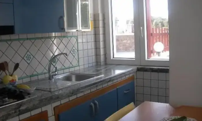 Rexer-Ponza-Bilocali-vicinissimo-al-mare-posti-con-parcheggio-CUCINA