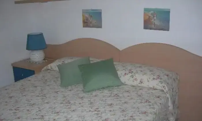 Rexer-Ponza-Bilocali-vicinissimo-al-mare-posti-con-parcheggio-CAMERA-DA-LETTO