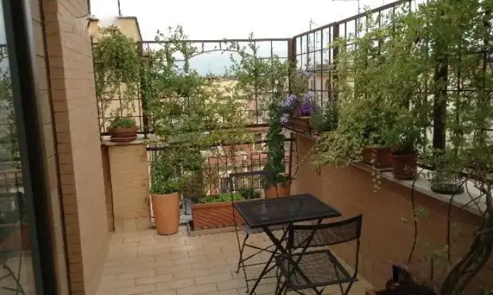 Rexer-Roma-Stanze-in-appartamento-ristrutturato-zona-Centocelle-TERRAZZO