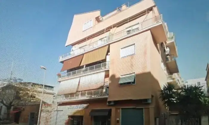 Rexer-Roma-Stanze-in-appartamento-ristrutturato-zona-Centocelle-ALTRO