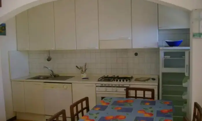 Rexer-San-Felice-Circeo-Appartamento-a-pochi-passi-dal-mare-con-vista-panoramica-sulle-isole-pontine-CUCINA