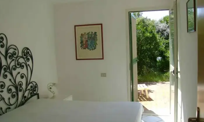 Rexer-San-Felice-Circeo-Appartamento-a-pochi-passi-dal-mare-con-vista-panoramica-sulle-isole-pontine-CAMERA-DA-LETTO