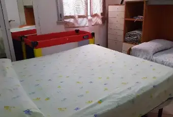 Rexer-Ardea-Grazioso-trilocale-sul-mare-CAMERA-DA-LETTO