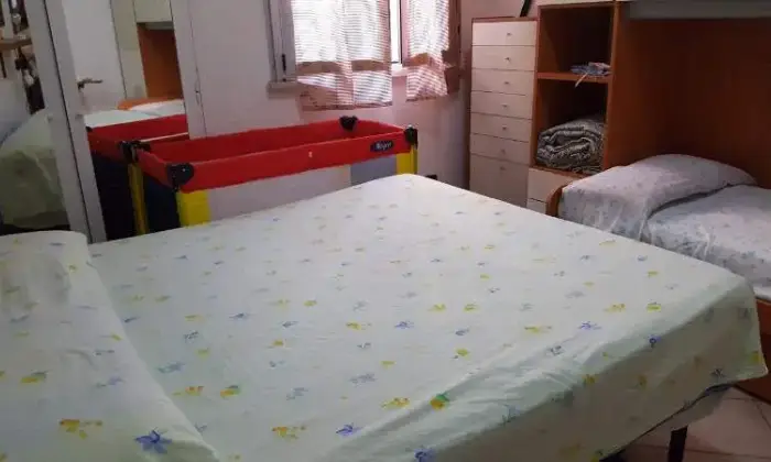 Rexer-Ardea-Grazioso-trilocale-sul-mare-CAMERA-DA-LETTO