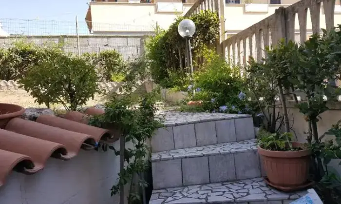 Rexer-Ardea-Grazioso-trilocale-sul-mare-GIARDINO