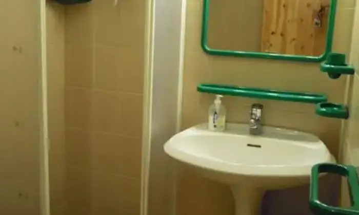 Rexer-Abetone-Caratteristico-appartamento-trilivello-sulle-piste-BAGNO