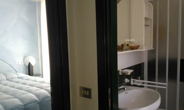 Rexer-Montignoso-Cinquale-mt-dal-mare-appartamento-in-residence-con-piscina-Bagno