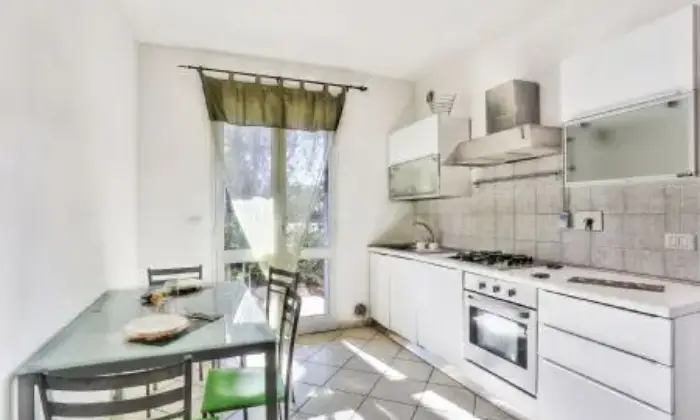 Rexer-Cecina-Bellissimi-Appartamenti-in-zona-strategica-CUCINA