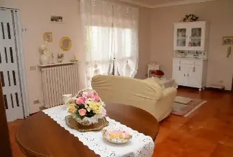 Rexer-Massa-e-Cozzile-Trilocale-con-terrazzo-SALONE