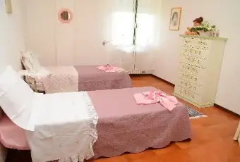 Rexer-Massa-e-Cozzile-Trilocale-con-terrazzo-CAMERA-DA-LETTO