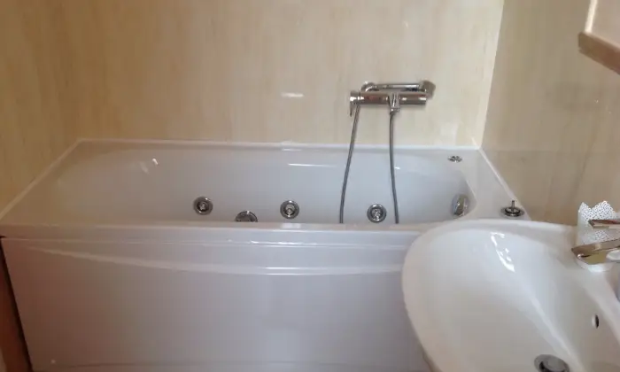 Rexer-Roma-Bellissimo-appartamento-con-terrzzo-panoramica-BAGNO