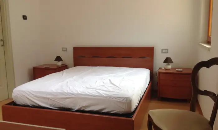 Rexer-Roma-Bellissimo-appartamento-con-terrzzo-panoramica-CAMERA-DA-LETTO