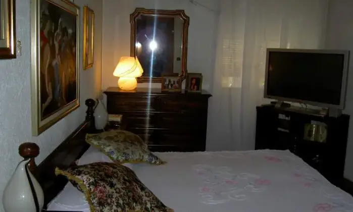 Rexer-Genova-Centrale-e-comodo-appartamento-per-brevi-periodi-CAMERA-DA-LETTO