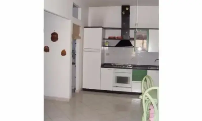 Rexer-Nettuno-Appartamento-in-centro-ideale-per-insegnanti-o-allievi-scuola-polizia-CUCINA