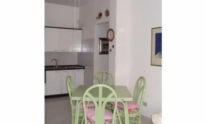 Rexer-Nettuno-Appartamento-in-centro-ideale-per-insegnanti-o-allievi-scuola-polizia-CUCINA