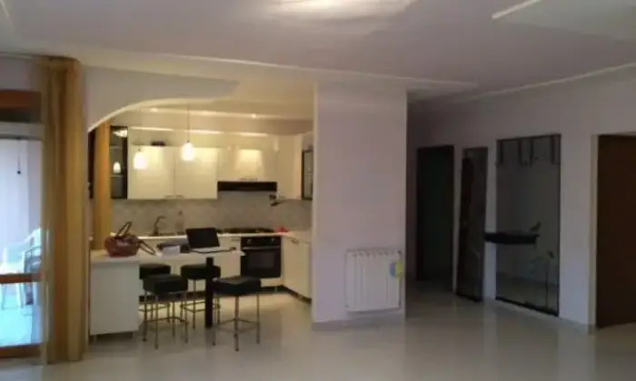 Rexer-Velletri-Ampio-Trilocale-signorile-in-centro-CUCINA