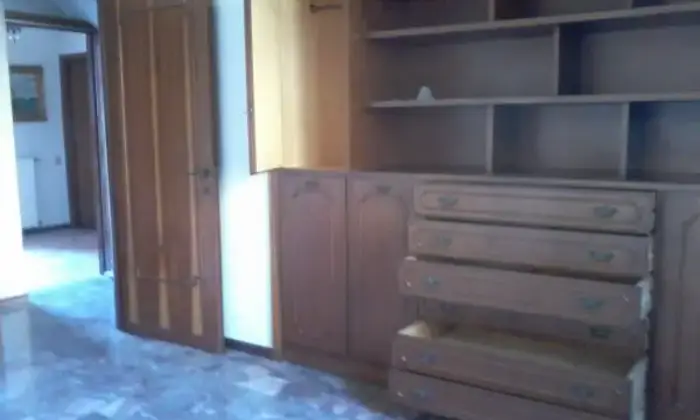 Rexer-Roma-Appartamento-a-pochi-km-dal-centro-CAMERA-DA-LETTO