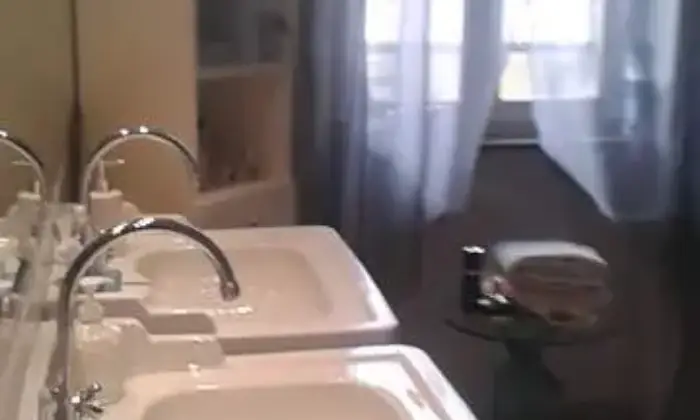 Rexer-LAquila-Eleganti-camere-matrimoniali-BAGNO