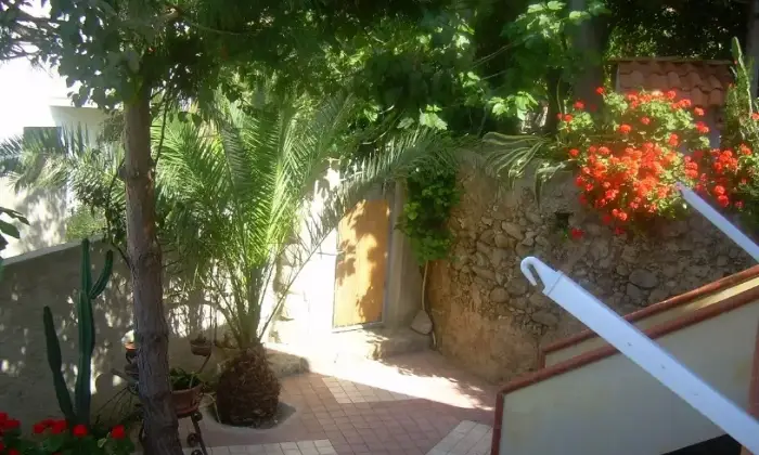 Rexer-Parghelia-Appartamenti-vacanze-in-residence-GIARDINO