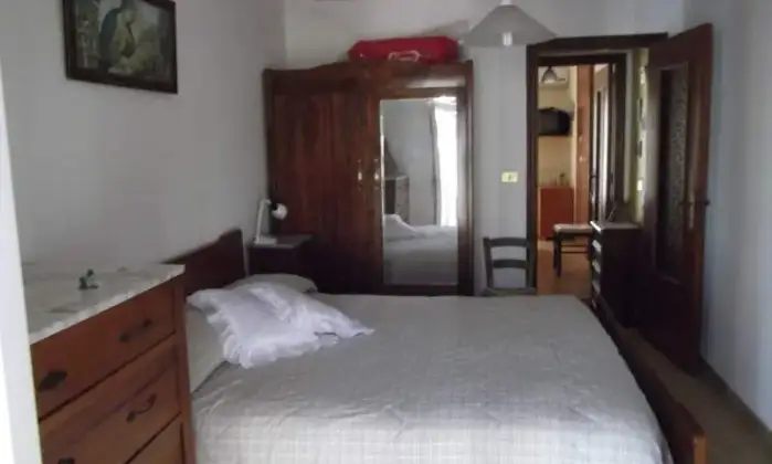 Rexer-Monteferrante-Immersa-nel-verde-a-slm-ideale-per-vacanze-relax-CAMERA-DA-LETTO