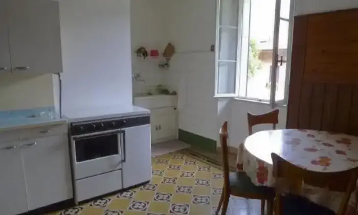 Rexer-Barni-Appartamento-nel-Triangolo-Lariano-CUCINA