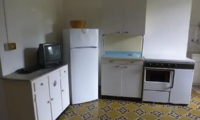 Rexer-Barni-Appartamento-nel-Triangolo-Lariano-CUCINA