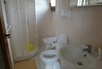 Rexer-Barni-Appartamento-nel-Triangolo-Lariano-BAGNO