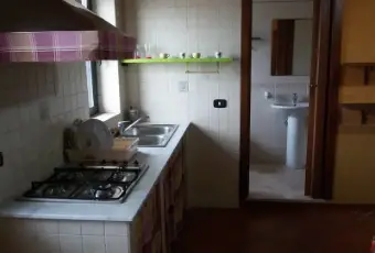Rexer-Giugliano-in-Campania-Accogliente-bilocalemansarda-a-Varcaturo-CUCINA