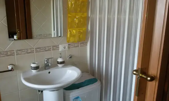 Rexer-Giugliano-in-Campania-Accogliente-bilocalemansarda-a-Varcaturo-BAGNO