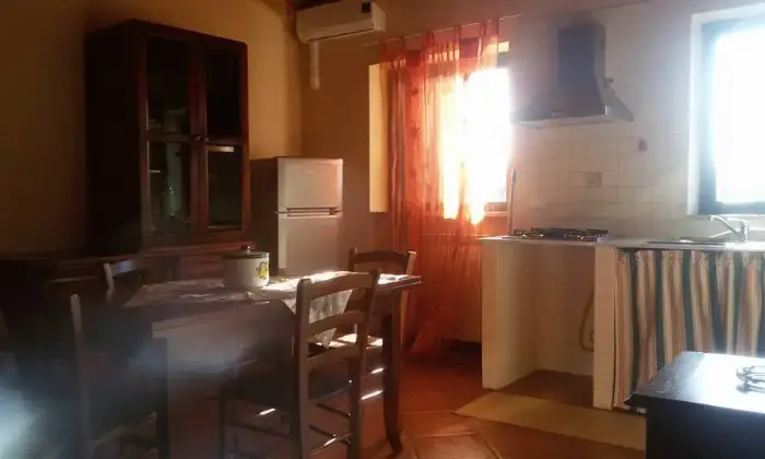 Rexer-Giugliano-in-Campania-Accogliente-bilocalemansarda-a-Varcaturo-CUCINA