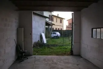 Rexer-Verrua-Po-Fabbricato-ad-uso-magazzino-deposito-autorimessa-in-comoda-posizione-GARAGE