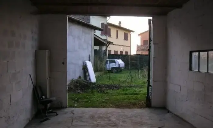 Rexer-Verrua-Po-Fabbricato-ad-uso-magazzino-deposito-autorimessa-in-comoda-posizione-GARAGE