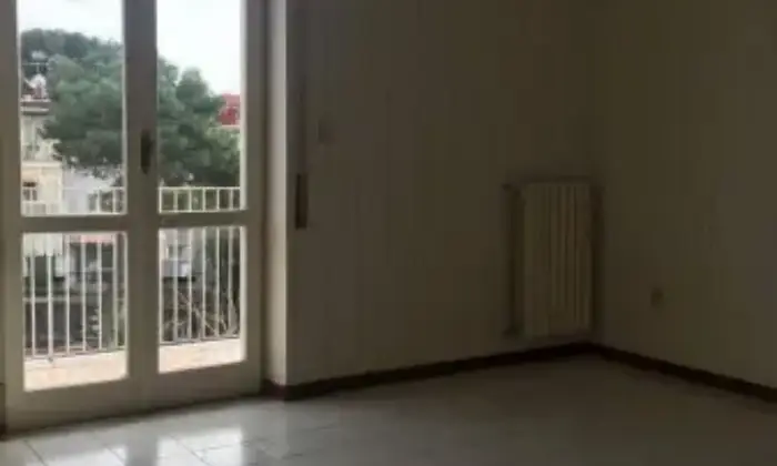 Rexer-Napoli-Trilocale-non-arredato-CAMERA-DA-LETTO